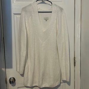 White Knitted v-neck sweater